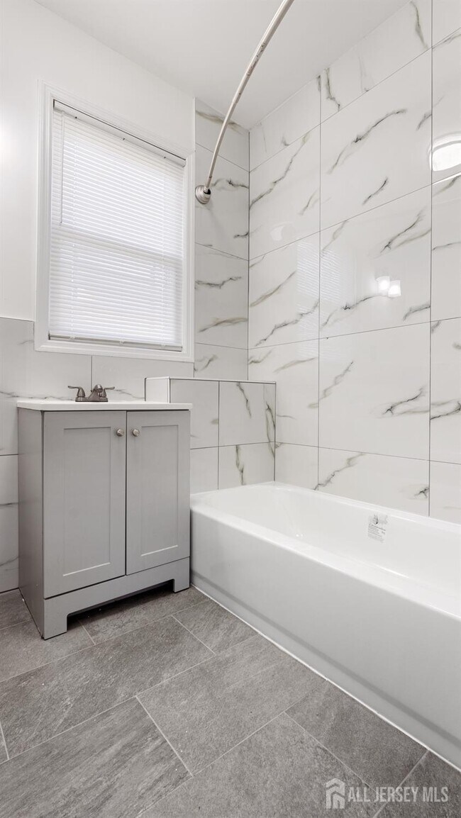 Building Photo - 126 N 14th St