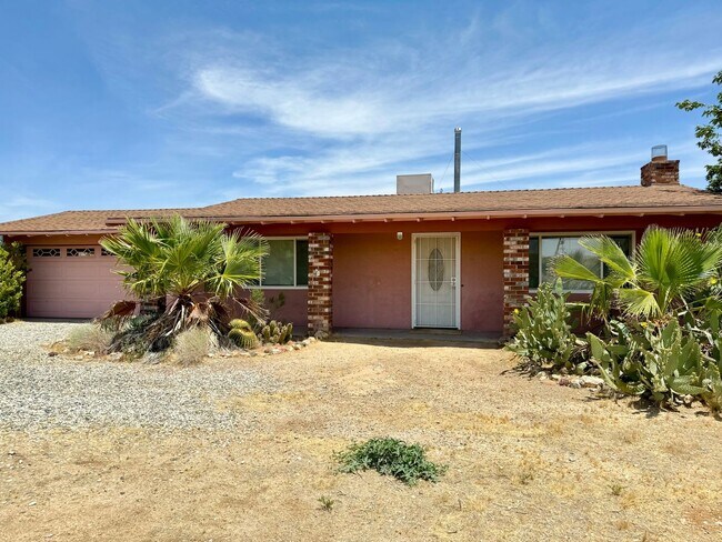 Building Photo - Come soon! 2 Bedroom home