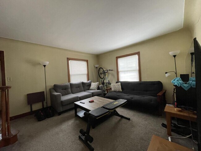 Building Photo - 1323 N 21st St