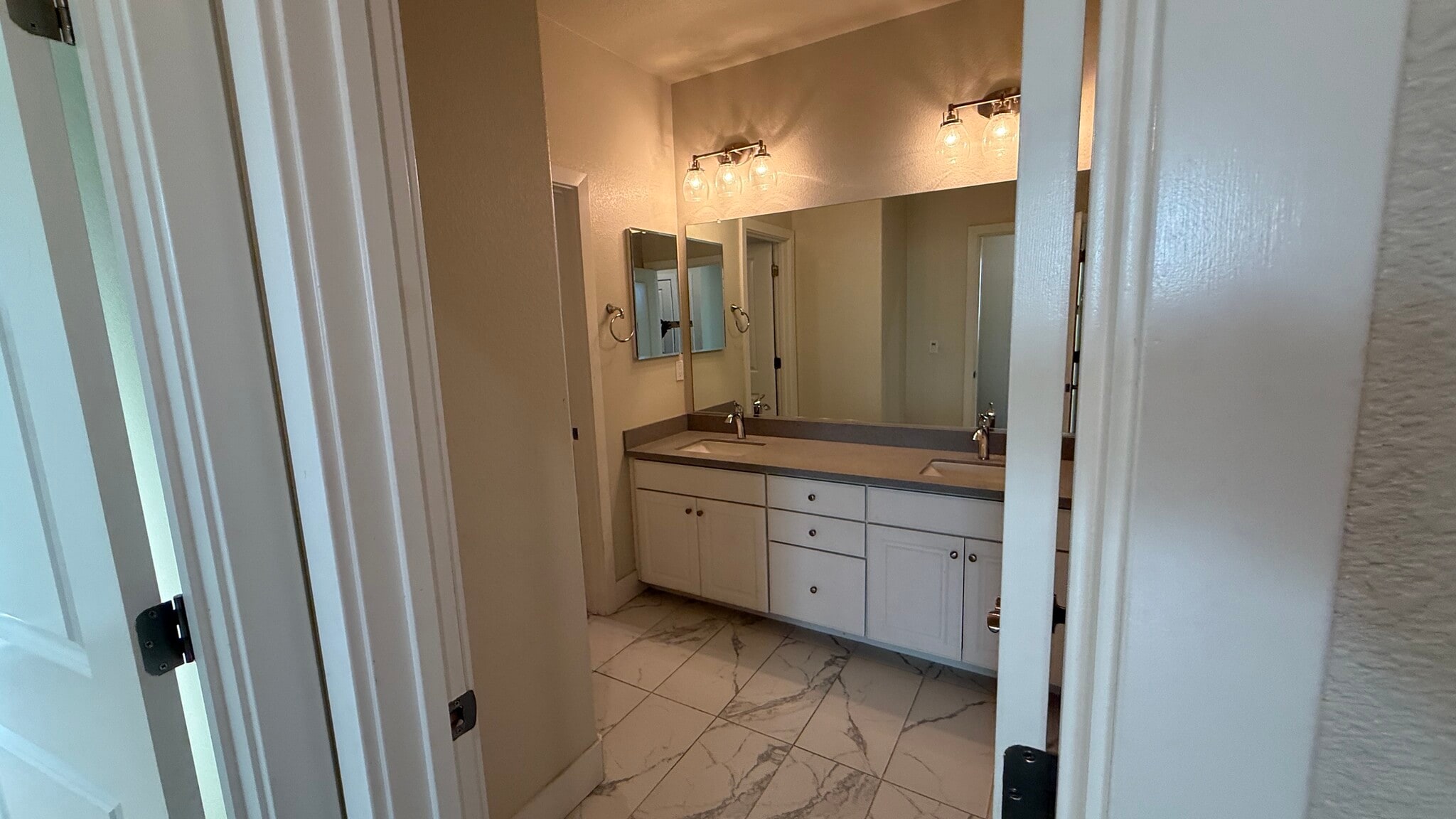 second bathroom - 829 Bamboo Dr