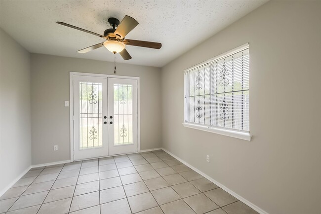 Building Photo - 15243 Peachmeadow Ln