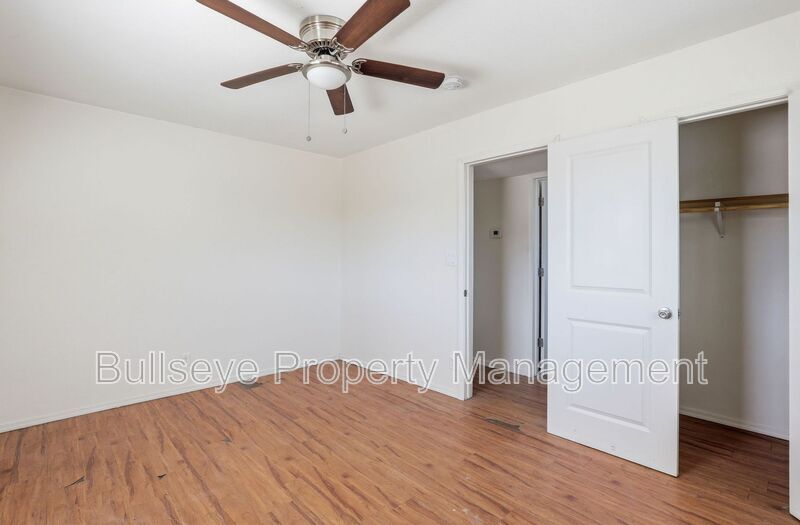 Building Photo - 5645 S 6th St