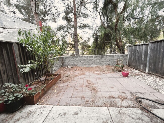 Building Photo - 470 White Chapel Avenue