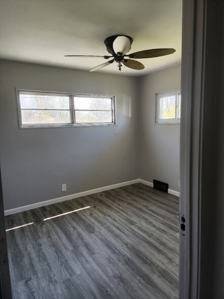 Building Photo - 10000 Dellridge Ln