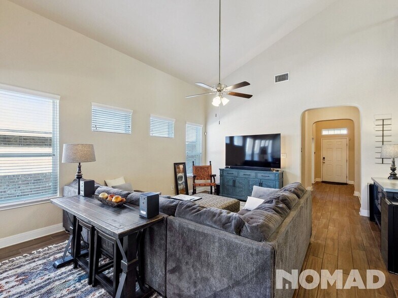 Building Photo - 6044 Akin Song