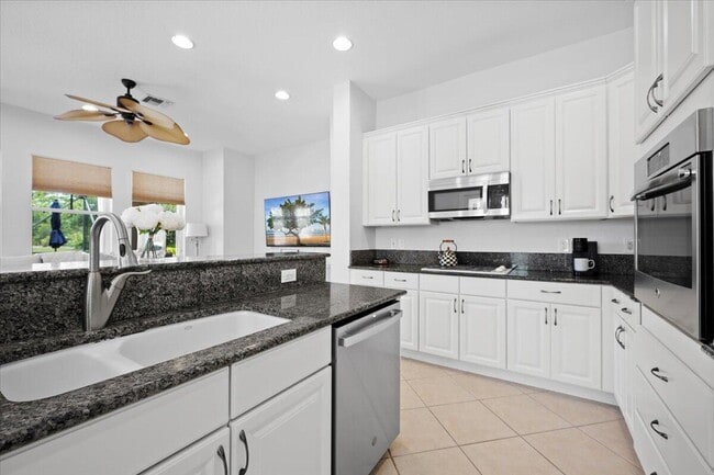 Building Photo - 877 Taft Ct