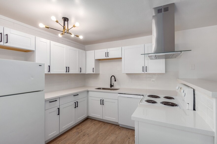 Building Photo - The Monterey