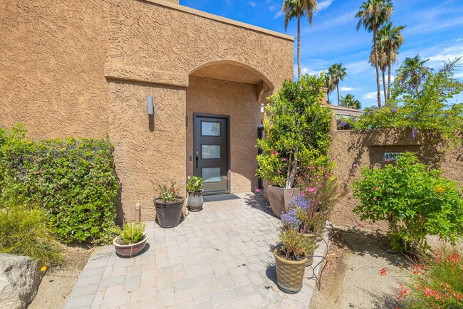 Building Photo - 49069 Mariposa Dr