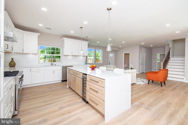 Building Photo - 8830 Badger Dr