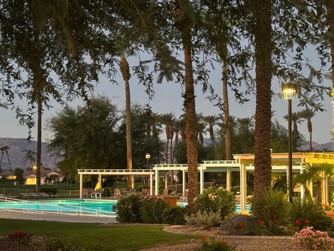 Building Photo - 38517 Fallbrook Ave