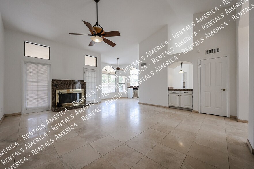 Building Photo - 532 E Stonebridge Dr