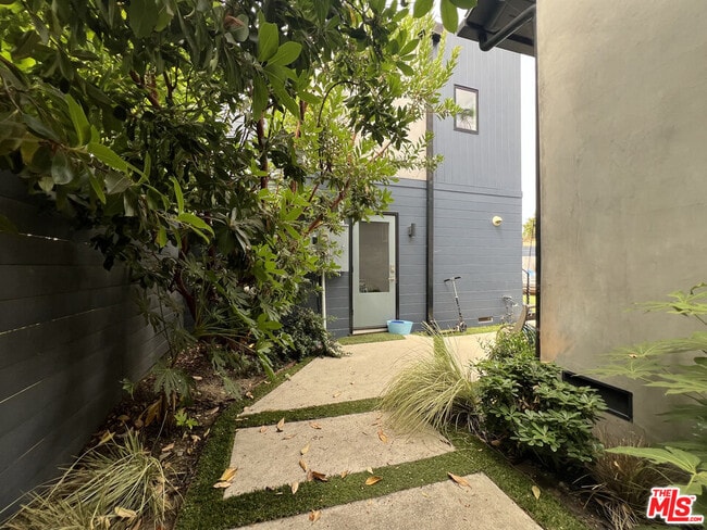 Building Photo - 3350 McLaughlin Ave