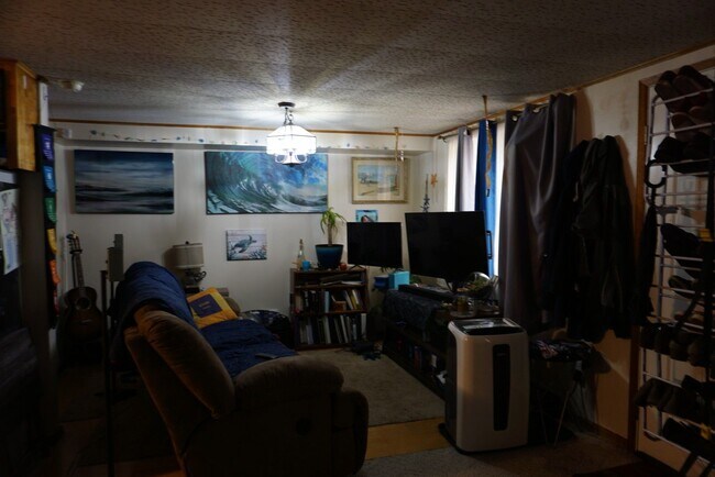 Building Photo - 2 Bedroom, 1 Bath duplex on Military Hill!