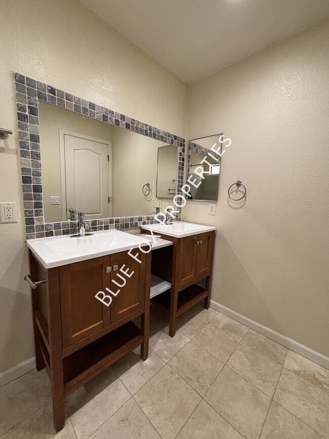 Building Photo - 3149 S Quinn Dr