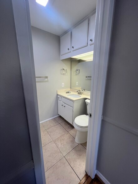 Building Photo - 4565 Alamo St