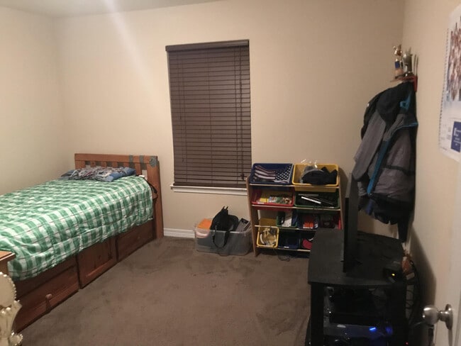 Building Photo - 8173 Verdura St