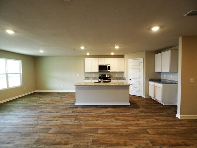 Building Photo - 7421 Brompton Dr