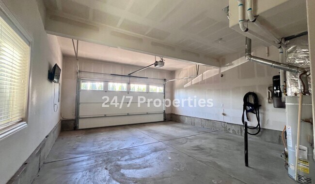 Building Photo - Large 4BD I 2.5BA Home - West Linn!