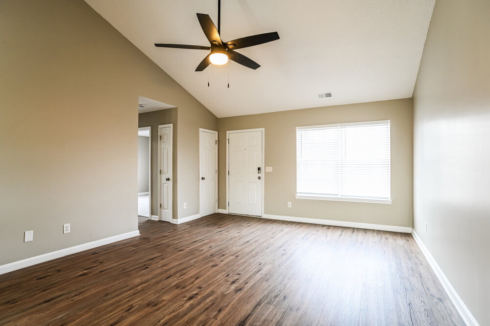 Building Photo - 300 Glencroft Dr