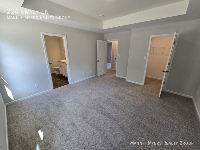 Building Photo - 224 Emily Ln