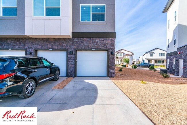 Building Photo - Spacious 3 Bedroom Unit in Desert Color With Pool & Lagoon Access