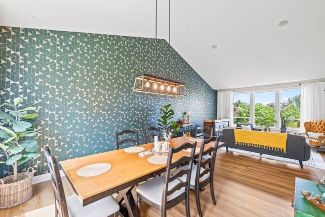 Building Photo - Exquisite Fox Island Home 3 Bedroom, 3.5 B...
