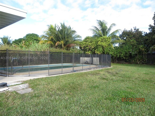 Building Photo - 7435 SW 22nd St