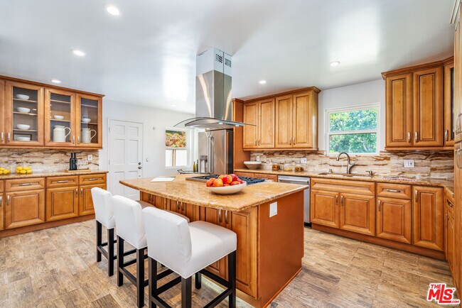 Building Photo - 17001 Bollinger Dr