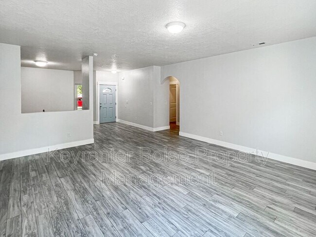 Building Photo - 1691 E Daulby St