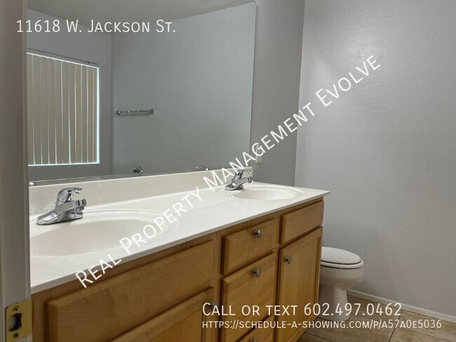 Building Photo - Lovely Avondale Home!