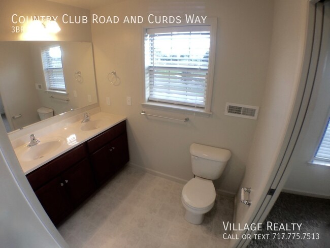 Building Photo - Available mid-January! Spacious 3 bed, 2.5...