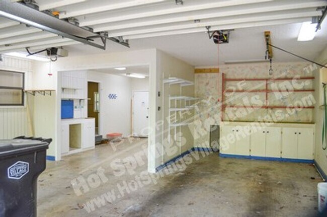 Building Photo - West Gate Area |Home |Unfurnished