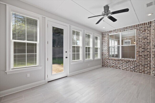 Building Photo - 35 Derby Downs Cir