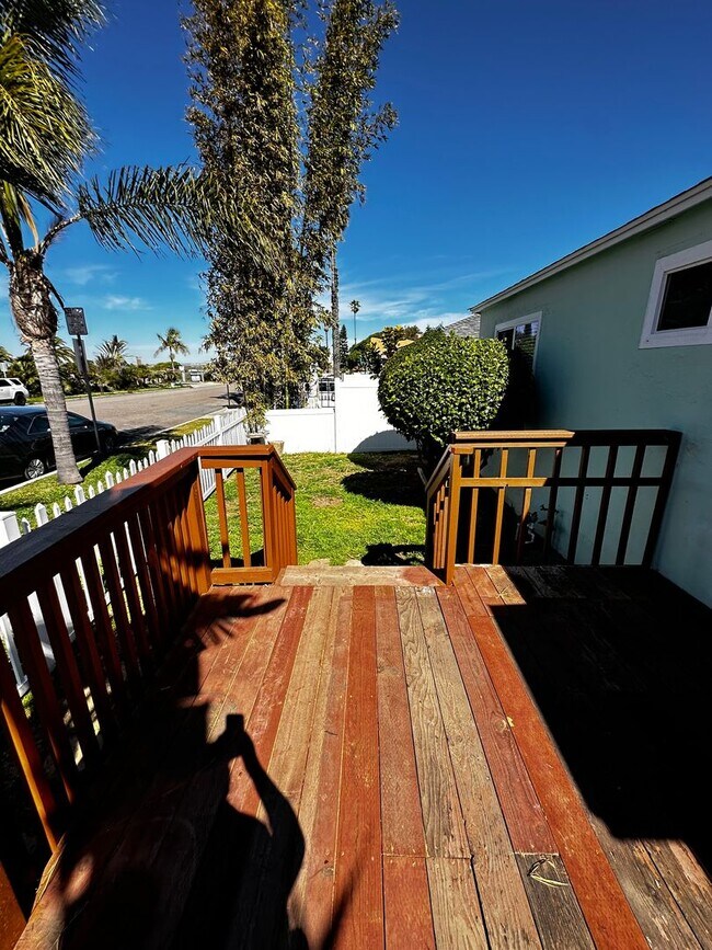 Building Photo - SILVER STRAND BLVD DUPLEX