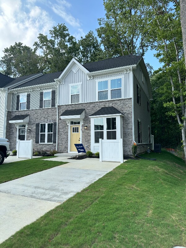 Building Photo - 418 bigwood Dr