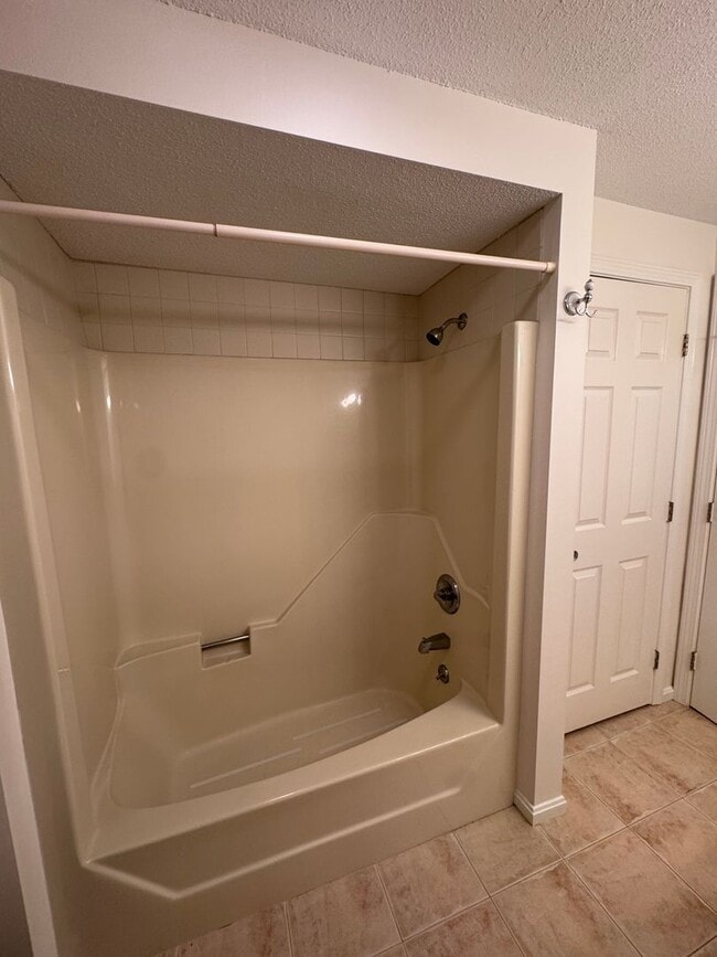 Building Photo - Wonderful 2 Bedroom, 1.5 bathroom condo w/...