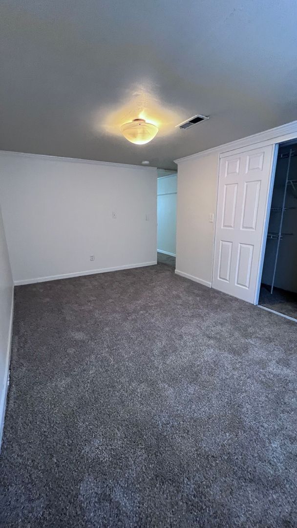 Building Photo - NEW LISTING!! Shadle 4 bedroom 2 bath