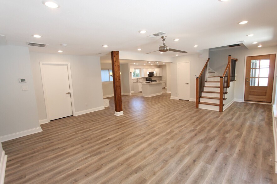 Living room - 1418 Finley Rd