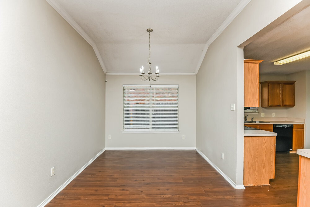 Building Photo - 825 Mesa Vista Dr