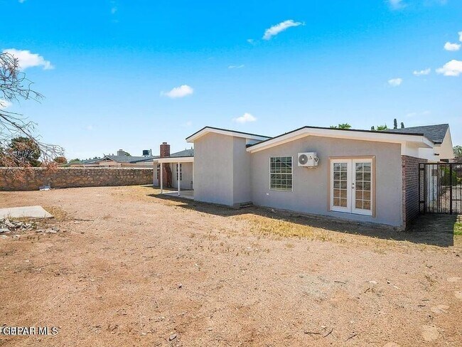 Building Photo - 11301 Tom Ulozas Dr