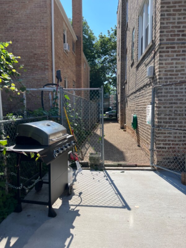 Building Photo - 8041 Kilpatrick Ave