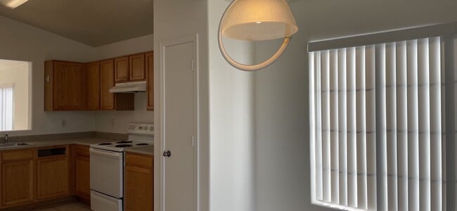 Building Photo - Beautiful 3 bed, 2 bath home in convenient El Mirage neighborhood!