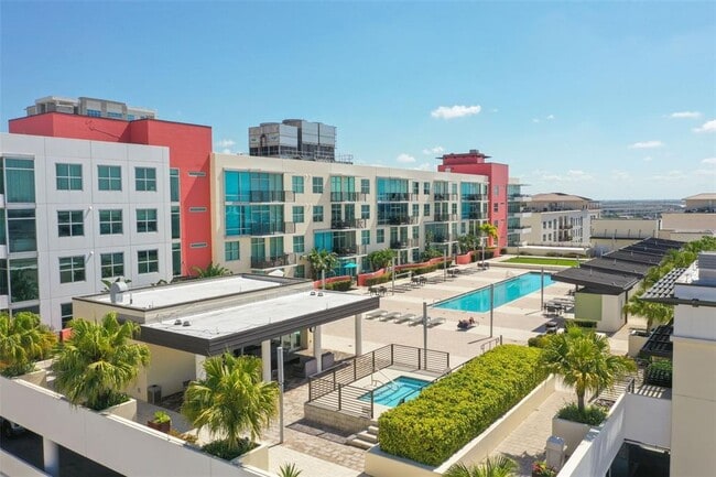 Building Photo - 1208 E Kennedy Blvd