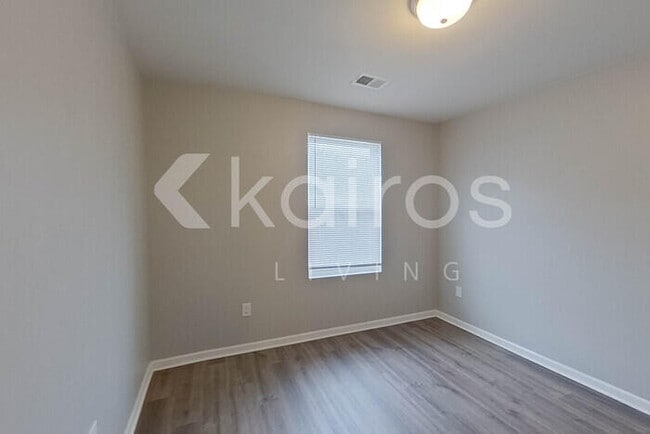 Building Photo - 305 Cedar Ridge