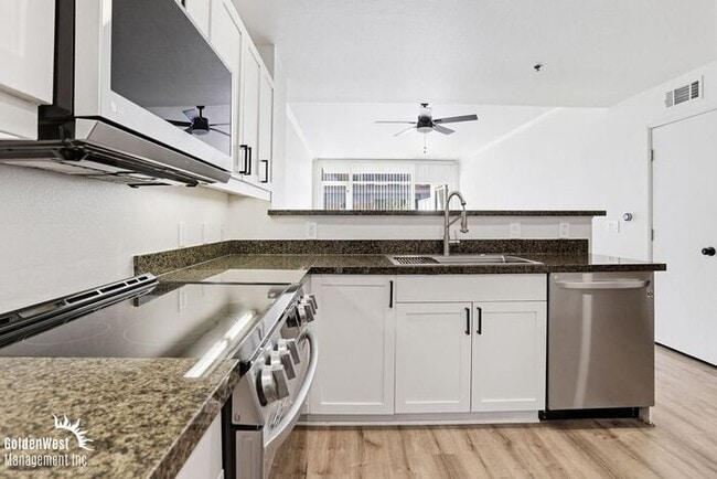 Building Photo - Immaculate 1Bdm 1Ba Condo with Massive Private Patio in the Diamond Terrace Building in Prime Dow...