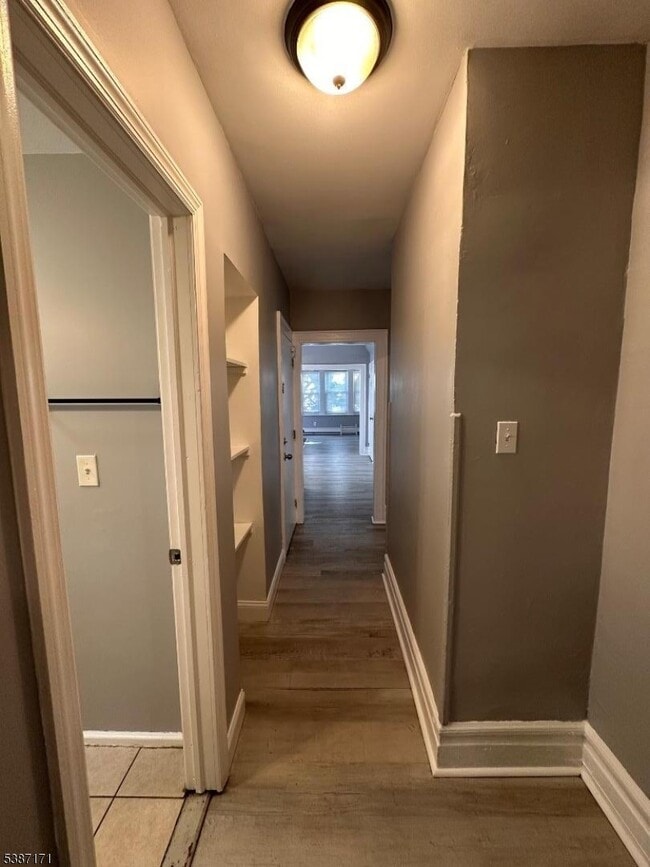 Building Photo - 87 Lyons Ave