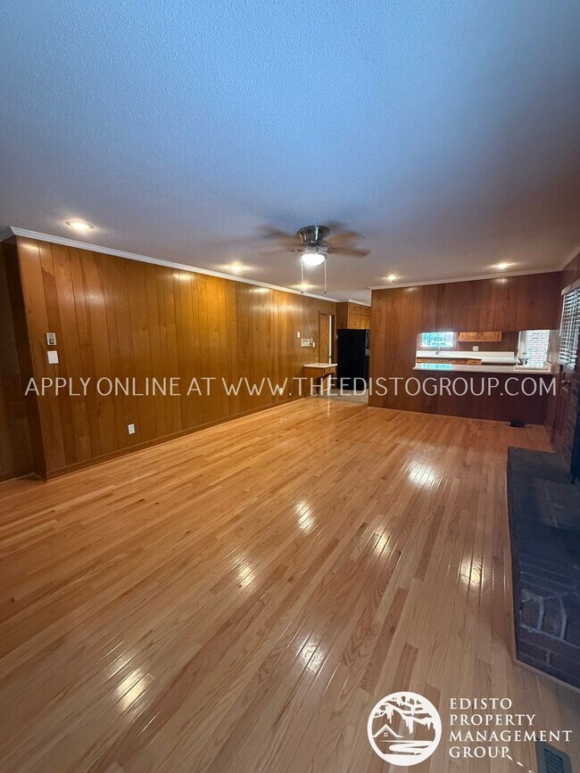 Building Photo - Charming Country Living with Modern Comforts