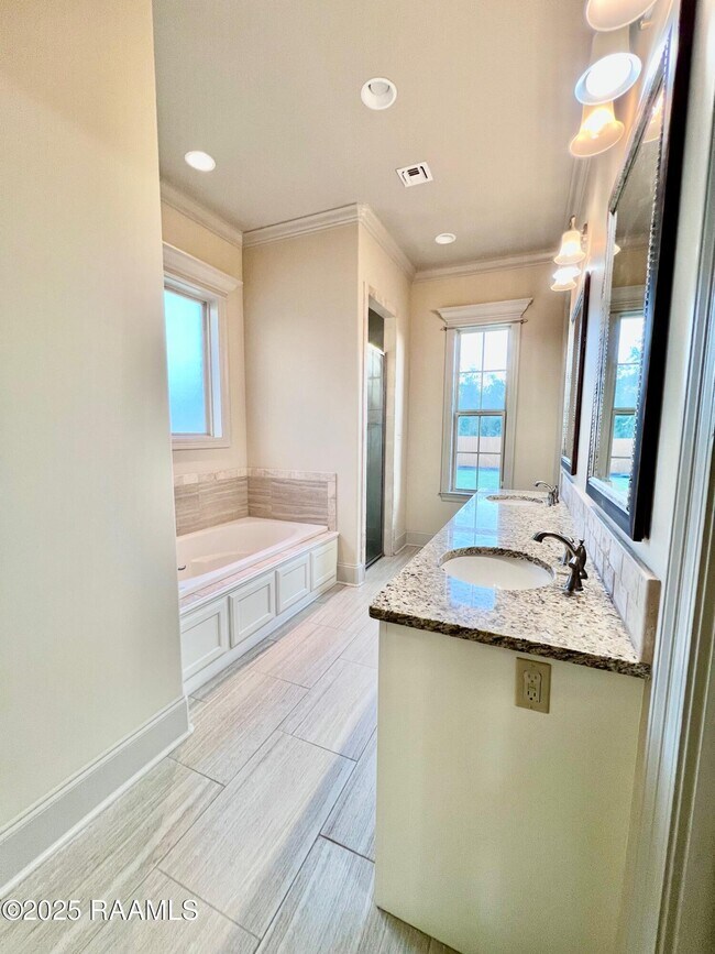 Building Photo - 411 Dunvegan Ct