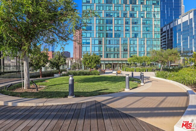 Building Photo - 889 Francisco St