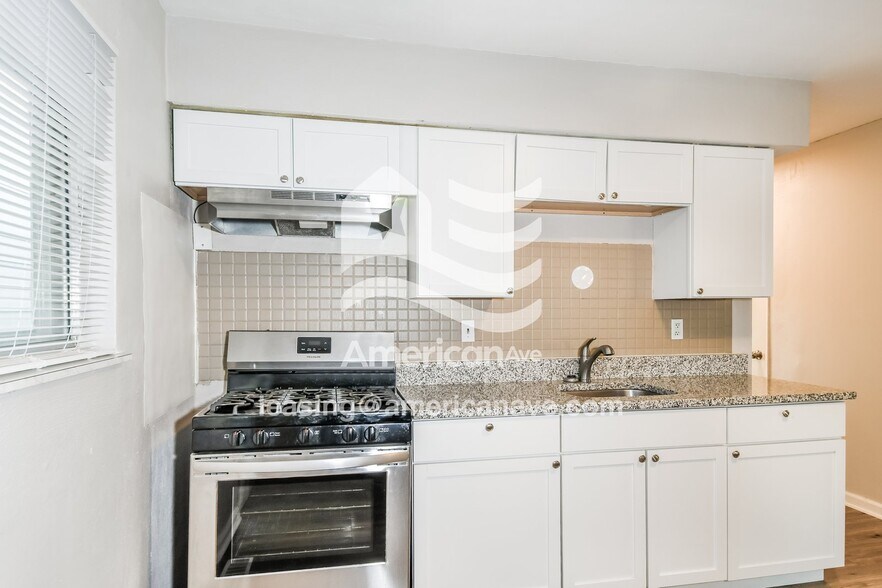 Building Photo - 5226 Vine Ave